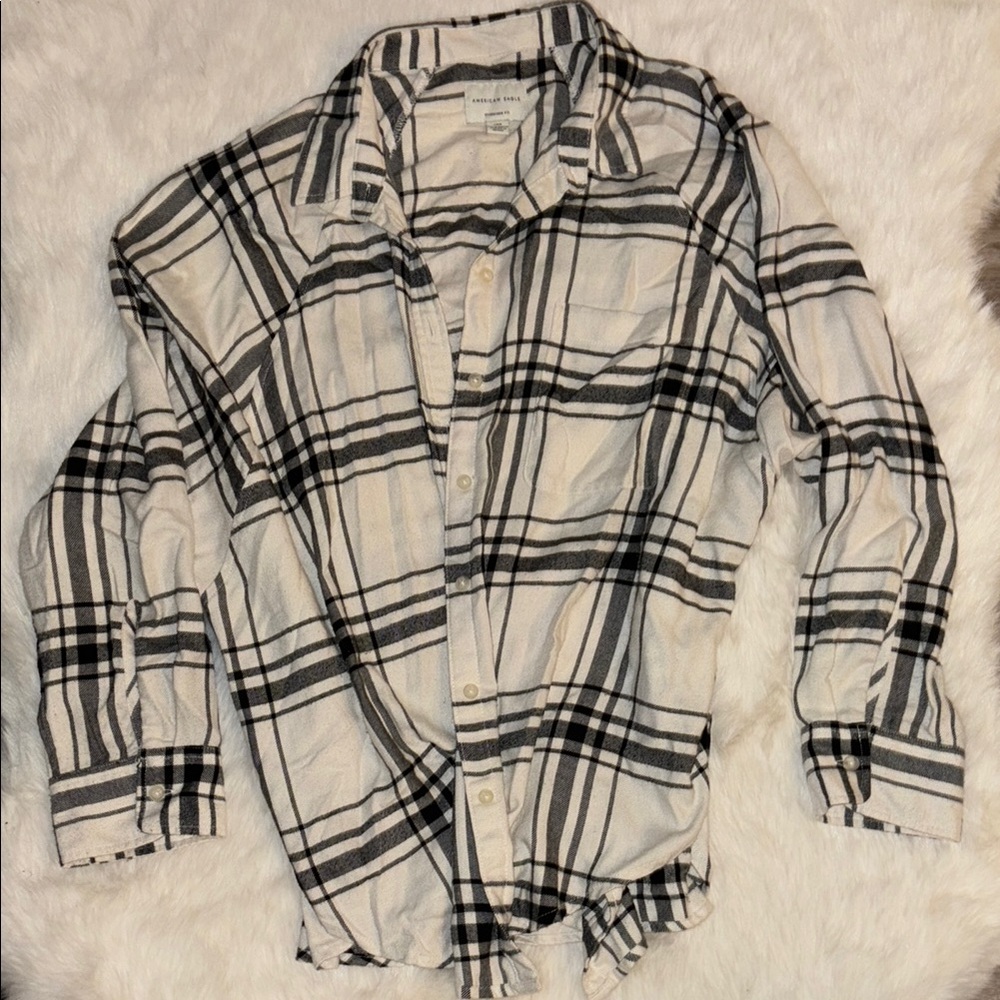 American Eagle Over Size Black and White Plaid Shirt
